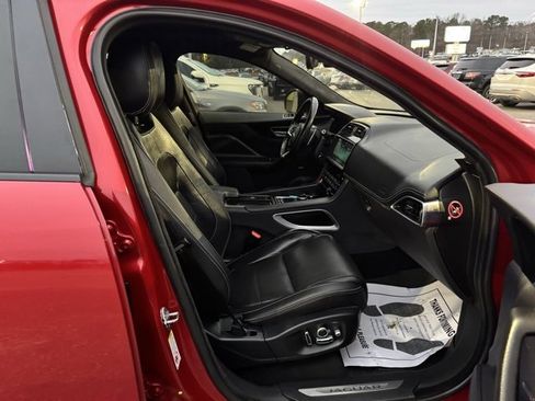 Used 2019 Jaguar F-PACE S image 9