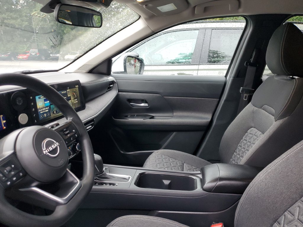 Used 2025 Nissan Kicks SV FWD image 19