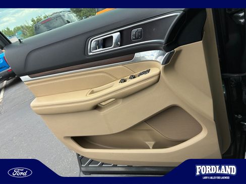 Used 2017 Ford Explorer Limited AWD/4WD image 13