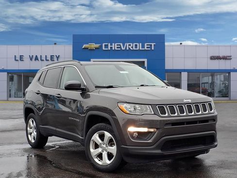 Used 2018 Jeep Compass Latitude w/ Popular Equipment Group image 1
