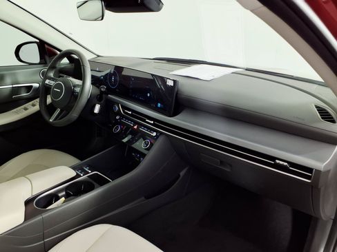 Certified 2025 Hyundai Sonata SEL FWD image 9