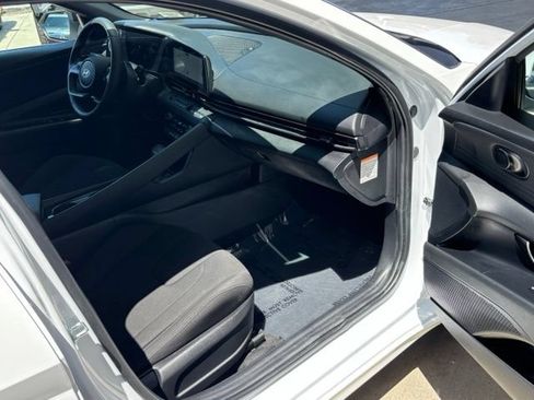 Used 2025 Hyundai Elantra SEL FWD image 28