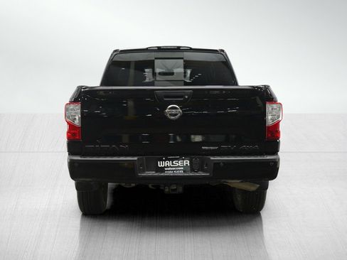 Used 2018 Nissan Titan SV w/ SV Convenience Package AWD/4WD image 4