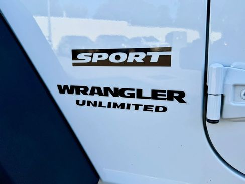 Used 2016 Jeep Wrangler Unlimited Sport w/ Quick Order Package 24S AWD/4WD image 19