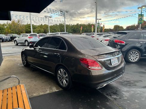 Used 2018 Mercedes-Benz C 300 Sedan image 5
