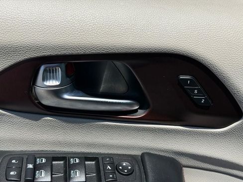 Used 2020 Chrysler Pacifica Limited FWD image 18