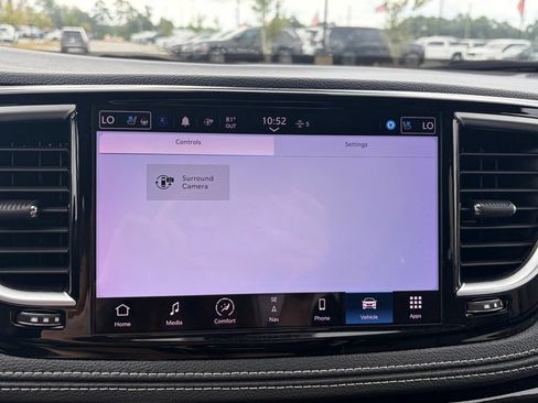 Used 2024 Chrysler Pacifica Limited FWD image 36