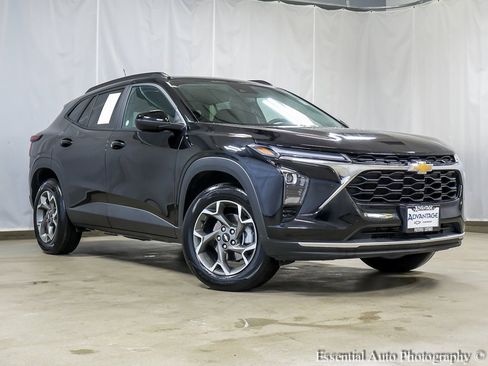 Certified 2025 Chevrolet Trax LT w/ LT Convenience Package image 2