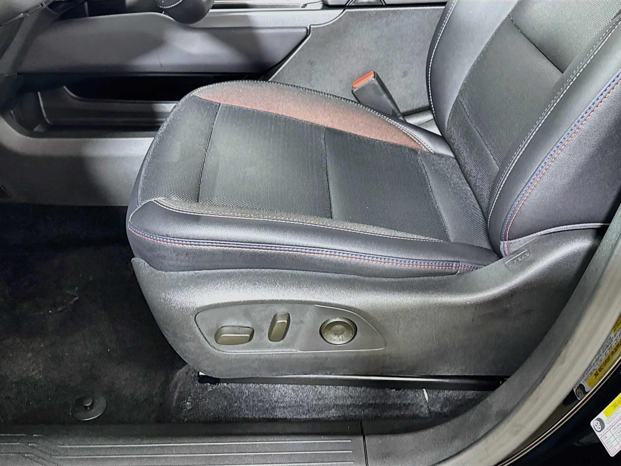 Used 2025 Chevrolet Equinox EV RS FWD image 21