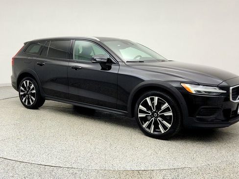 Used 2020 Volvo V60 T5 Cross Country w/ Protection Package image 3