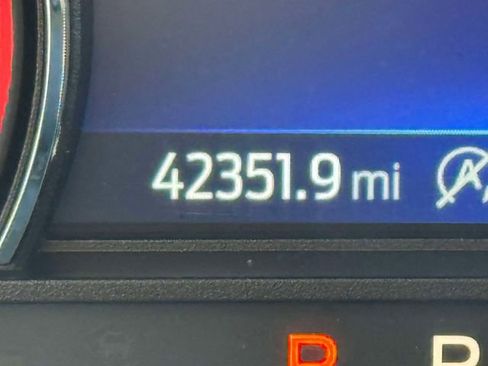 Used 2021 Ford Explorer XLT image 31