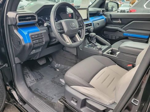 Used 2025 Toyota Tacoma TRD Off-Road AWD/4WD image 9
