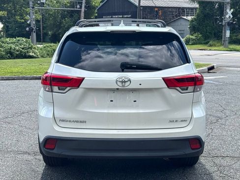Used 2018 Toyota Highlander XLE AWD/4WD image 6