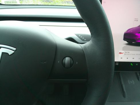 Used 2023 Tesla Model Y Long Range image 19