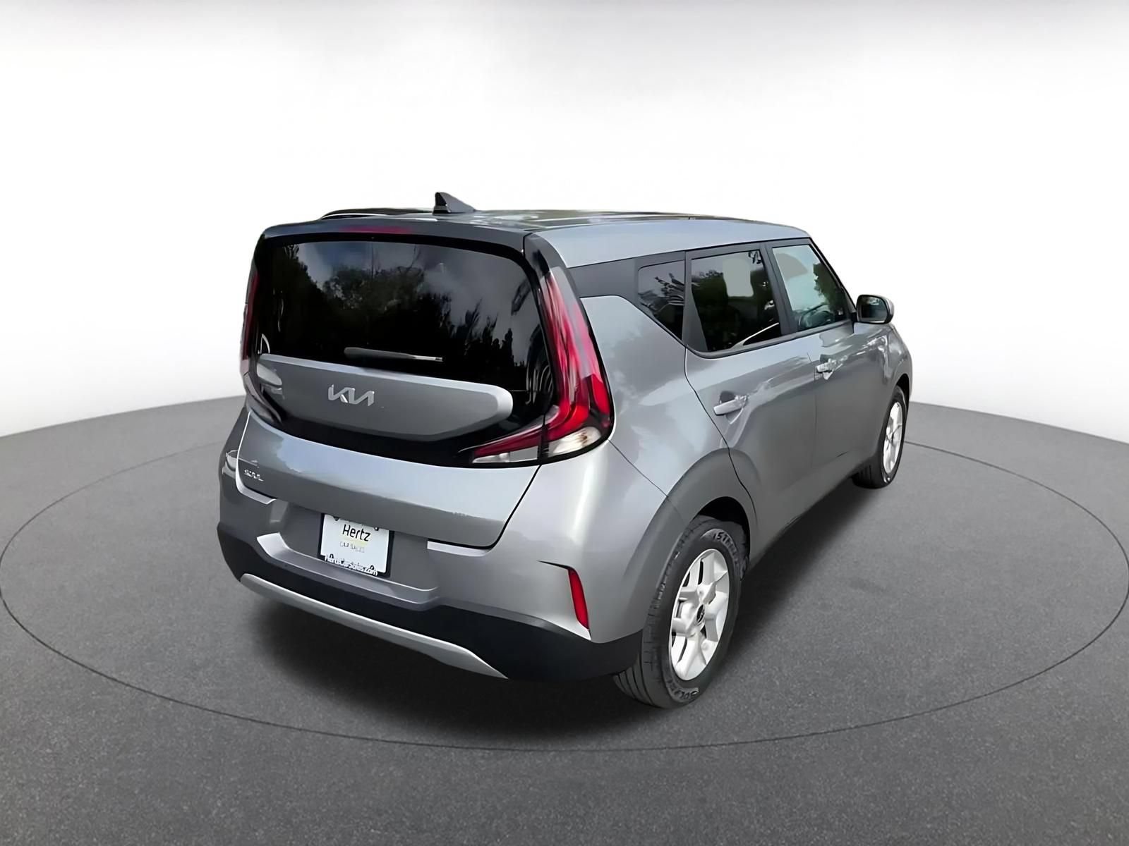 Used 2025 Kia Soul LX w/ LX Technology Package FWD image 13