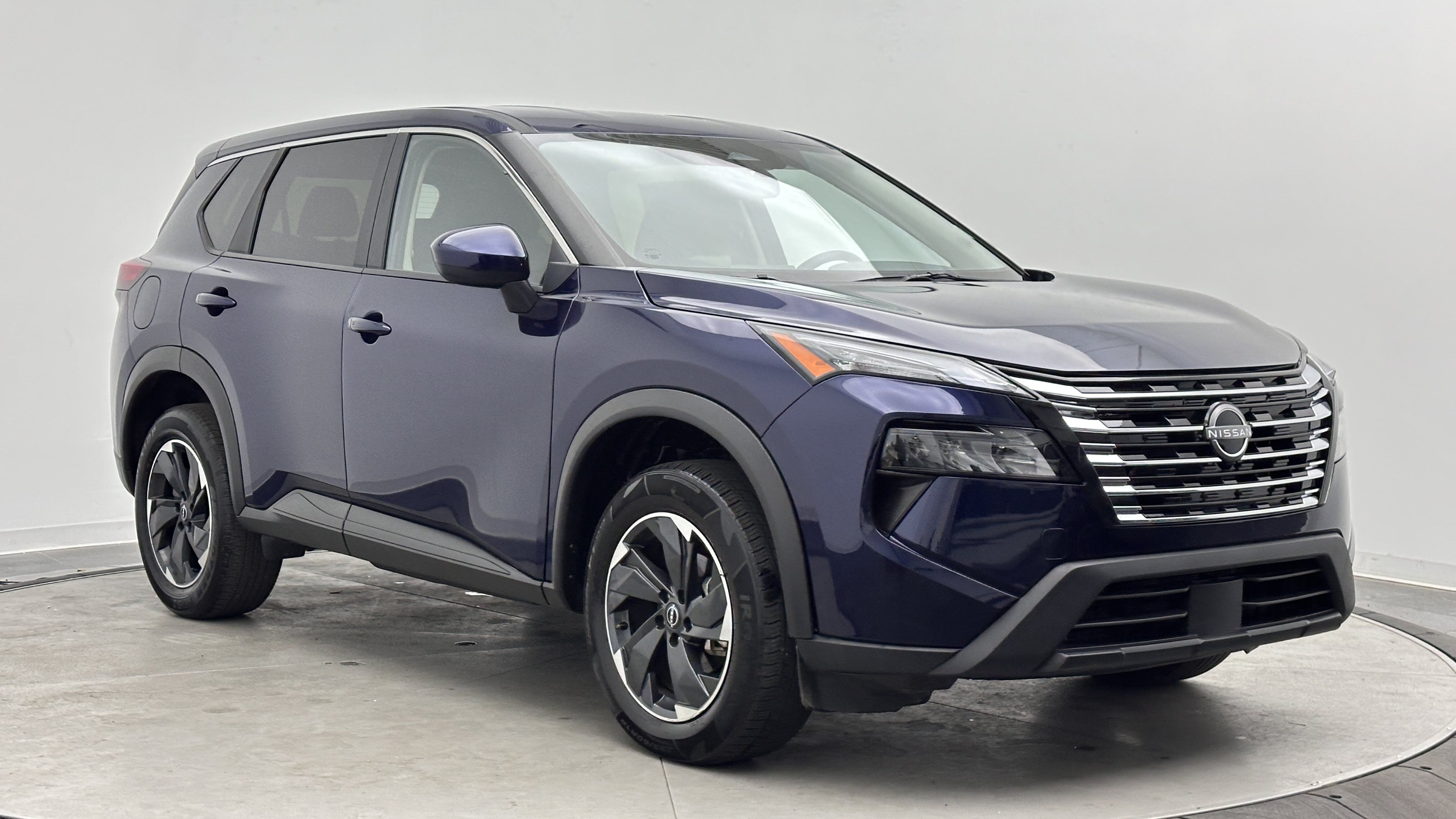 Used 2025 Nissan Rogue SV AWD/4WD image 3