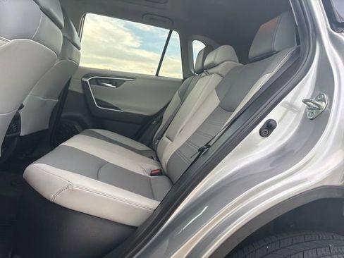 Used 2020 Toyota RAV4 Limited image 7