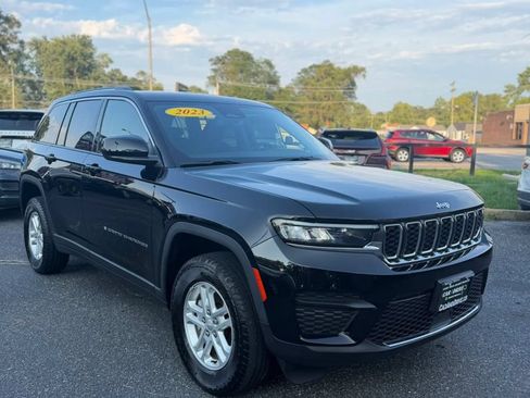 Used 2023 Jeep Grand Cherokee Laredo w/ Luxury Tech Group I AWD/4WD image 6
