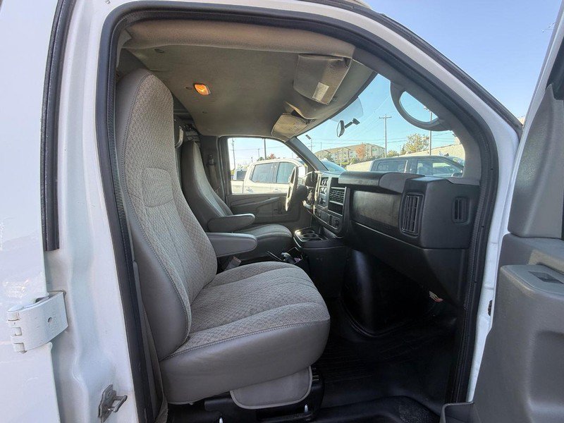 Used 2015 Chevrolet Express 3500 RWD image 13