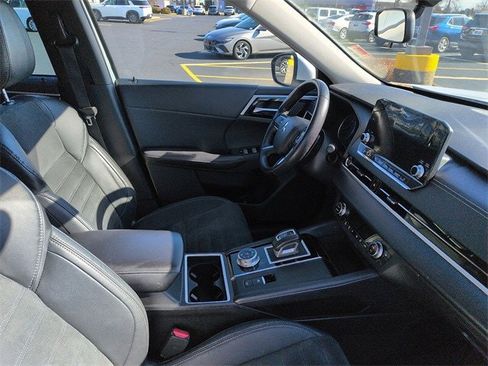 Used 2022 Mitsubishi Outlander SE image 9