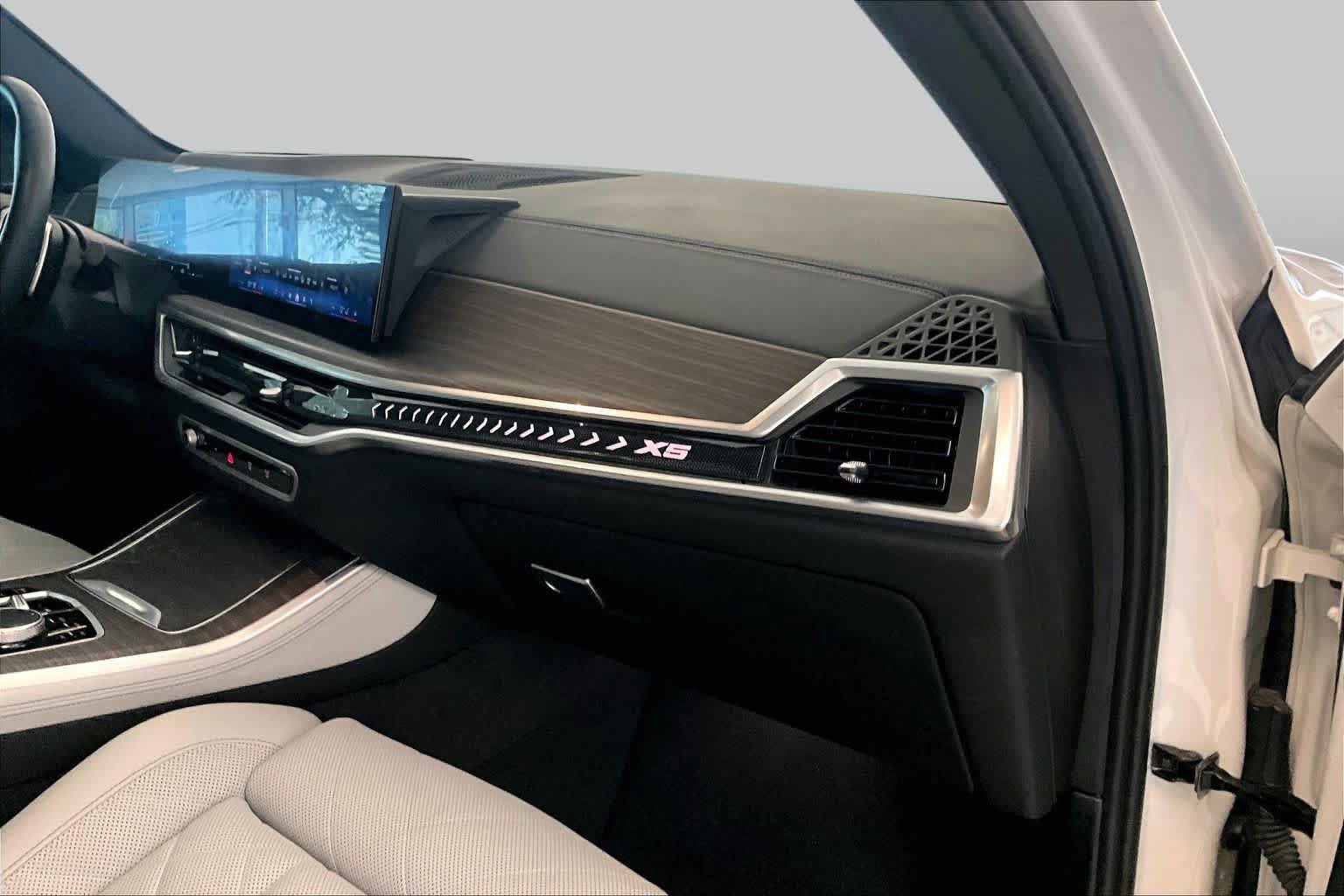 Used 2024 BMW X5 sDrive40i w/ Premium Package RWD image 17