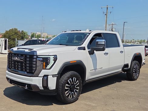 Used 2024 GMC Sierra 2500 Denali Ultimate AWD/4WD image 7