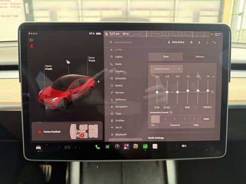 Used 2022 Tesla Model Y Performance AWD/4WD image 17