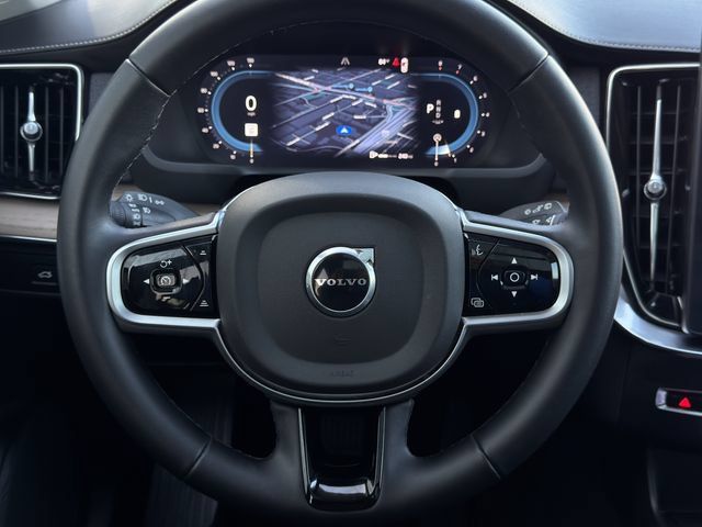 Used 2025 Volvo XC90 B6 Plus AWD/4WD image 13
