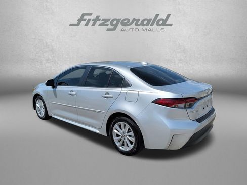 Used 2024 Toyota Corolla XLE FWD image 3