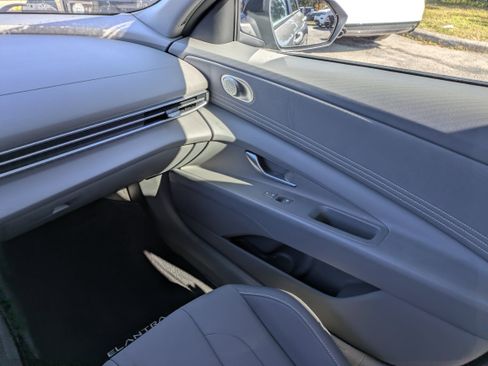 Used 2025 Hyundai Elantra Sport image 17