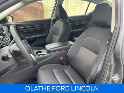 Used 2025 Nissan Altima 2.5 SV FWD image 9