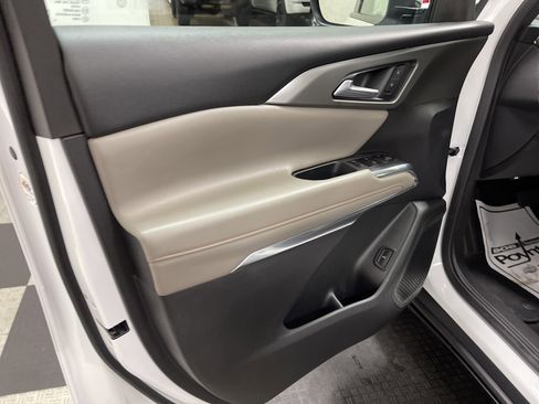 Used 2025 Chevrolet Traverse LT FWD image 10