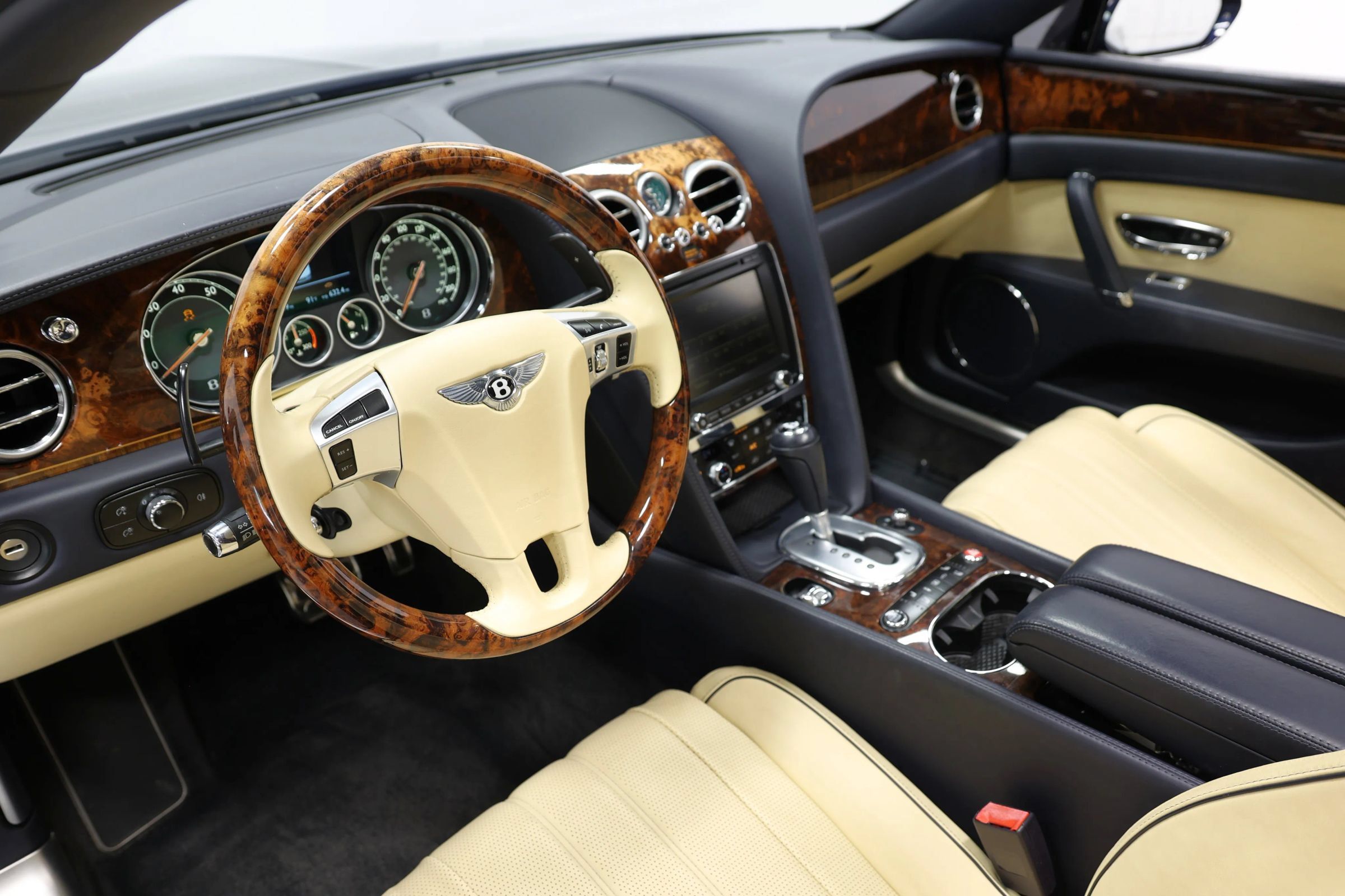 Used 2015 Bentley Flying Spur V8 AWD/4WD image 2