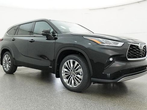 New 2026 Toyota Highlander Platinum image 10