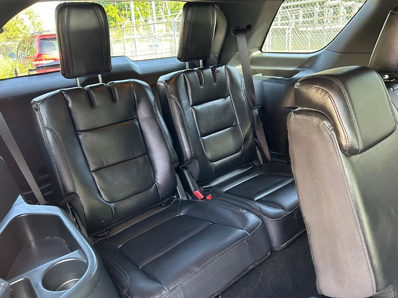 Used 2018 Ford Explorer XLT w/ Equipment Group 202A FWD image 19