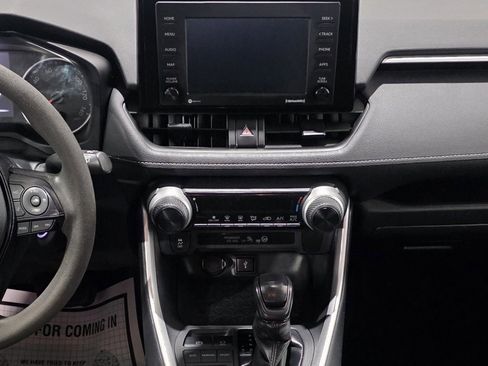 Used 2021 Toyota RAV4 LE image 4