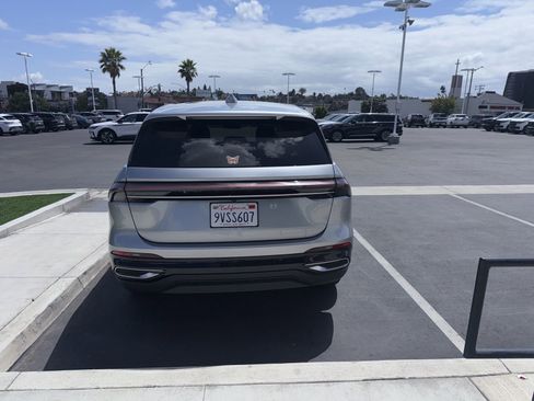 Used 2025 Lincoln Nautilus Premier AWD/4WD image 7