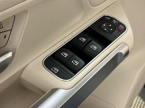 Certified 2022 Mercedes-Benz GLB 250 4MATIC image 12