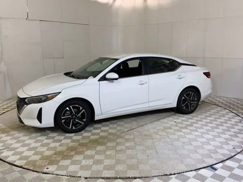Used 2024 Nissan Sentra SV FWD image 7