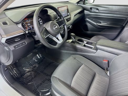 Used 2025 Nissan Altima 2.5 SV FWD image 23