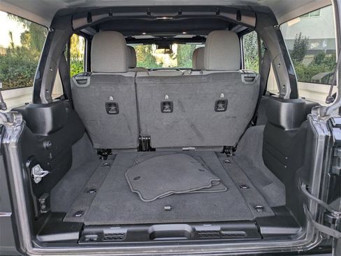 Used 2024 Jeep Wrangler Sahara image 27