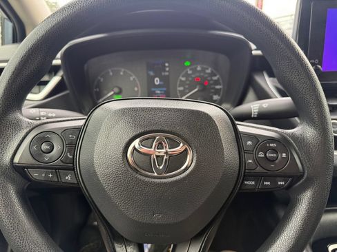 Used 2023 Toyota Corolla LE w/ LE Convenience Package FWD image 32