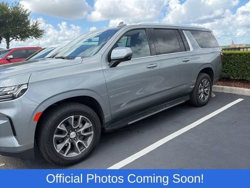 Used 2023 Chevrolet Suburban LT w/ LT Signature Plus Package RWD image 4