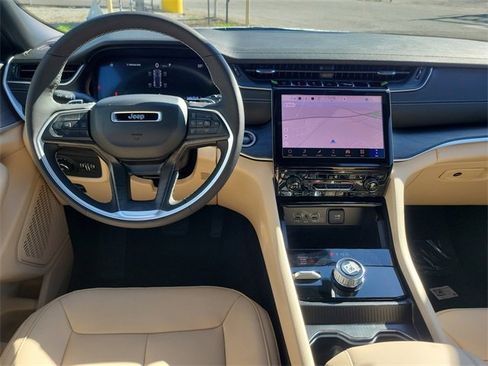 New 2025 Jeep Grand Cherokee Limited image 9