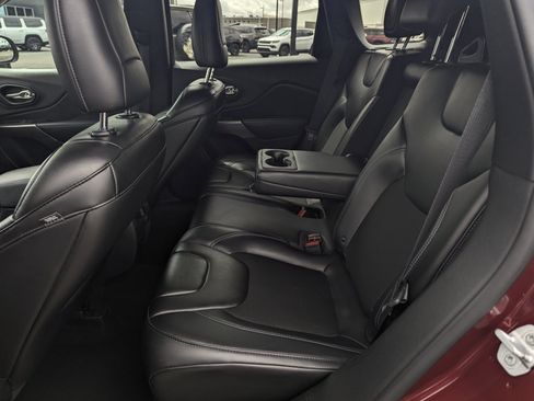 Used 2019 Jeep Cherokee Latitude Plus FWD image 8