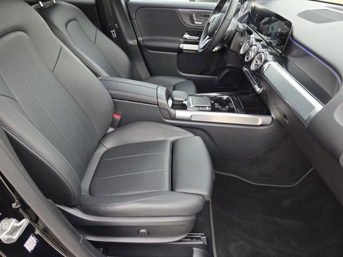 Used 2021 Mercedes-Benz GLB 250 image 13