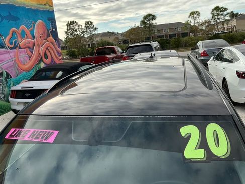 Used 2020 Volkswagen Tiguan SE image 18