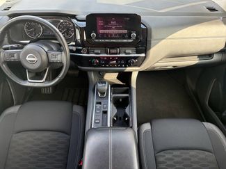 Used 2024 Nissan Pathfinder SV video 2