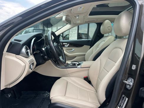 Used 2017 Mercedes-Benz C 300 4MATIC Sedan image 2