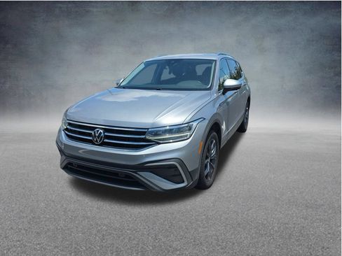 Used 2023 Volkswagen Tiguan SE AWD/4WD image 15